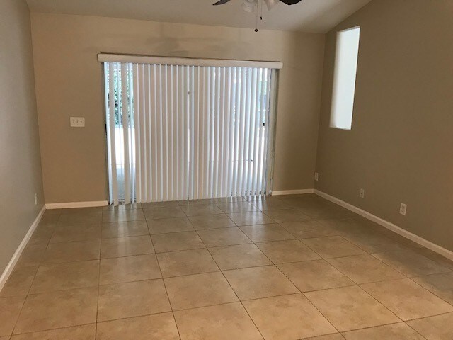 Foto del edificio - 14282 Aster Ave