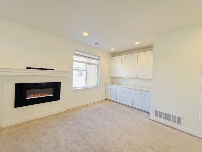 Building Photo - 3883 Komenda Ct