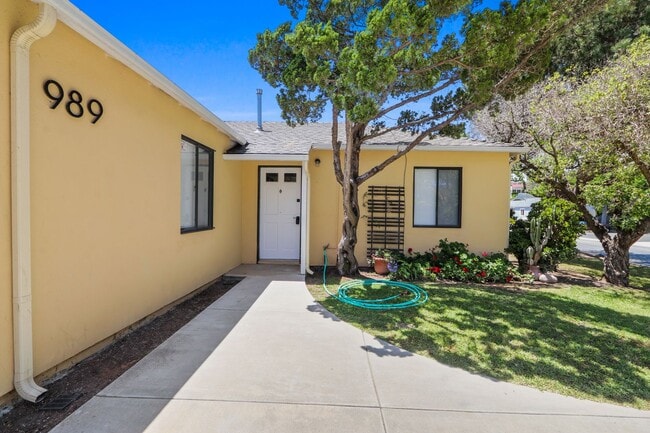 Building Photo - Beautifully Rehabbed Costa Mesa SFH with Large Yard