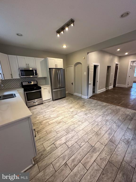 Primary Photo - 4710 Warrington Ave