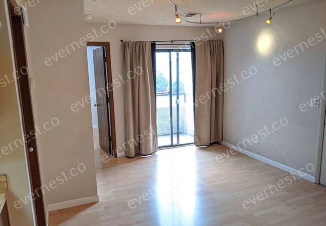 Foto del edificio - 1825 Kendall St