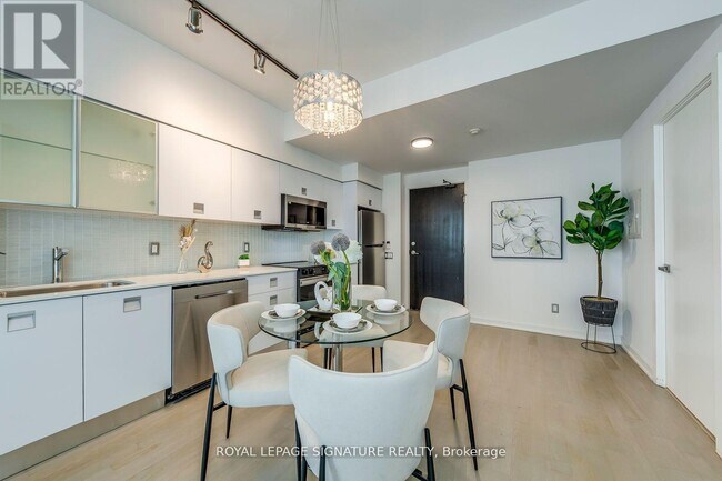 Photo du bâtiment - 33 Charles St E