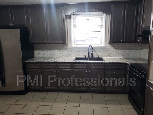 Foto del edificio - 3809 Woodward Dr