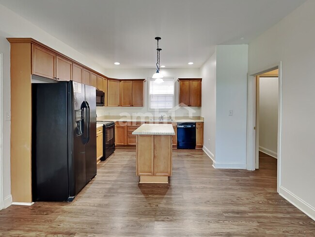 Building Photo - 4002 Sages Ave