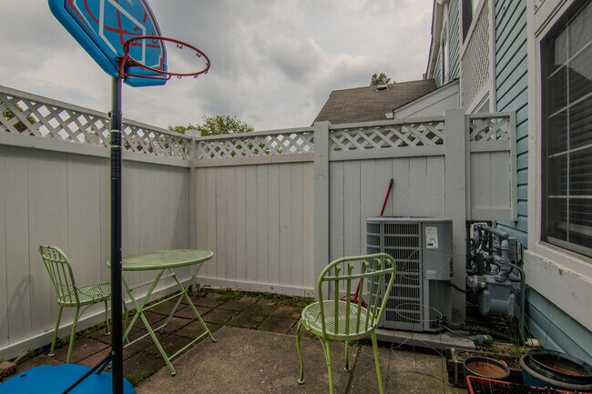 Building Photo - 326 Bunker Hill Cir