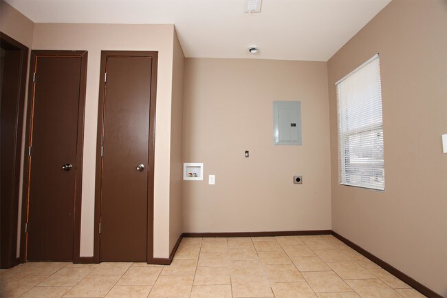 Foto del edificio - 2723-2729 E 9th St N