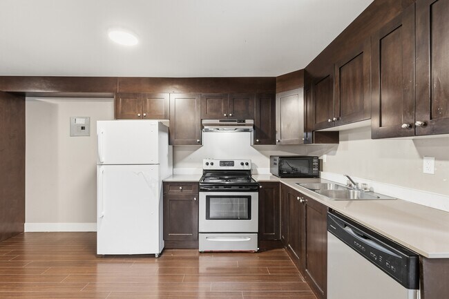 Photo du bâtiment - 15118-1558A 58A Ave.