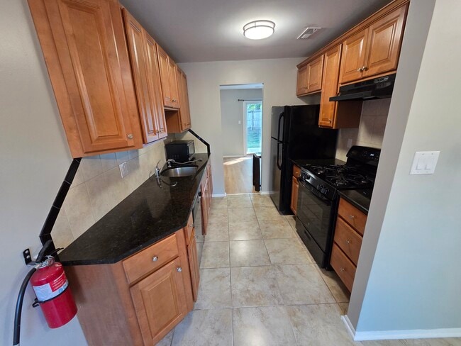 Building Photo - 3904 Elberta Ln