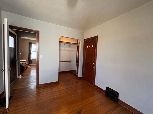 Foto del edificio - 105 Arnold Ave N
