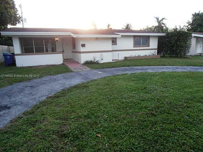 Foto del edificio - 1921 Bahama Dr