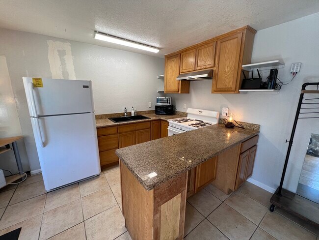 Kitchen - 3208 Santa Cruz Way