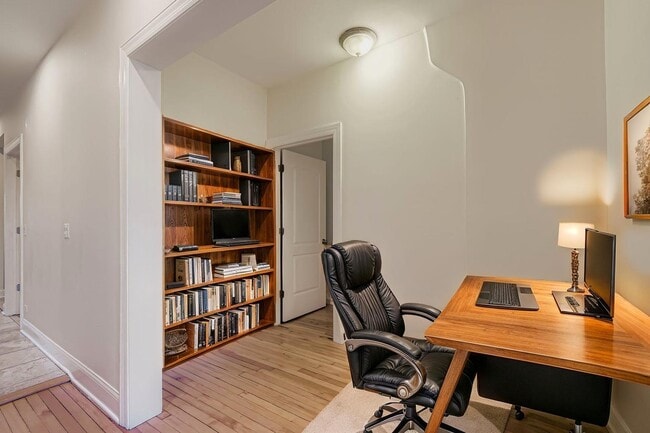 Foto del edificio - 2700 N Artesian Ave