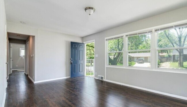 Foto del edificio - Coming Soon! Charming 3-Bedroom Home with ...