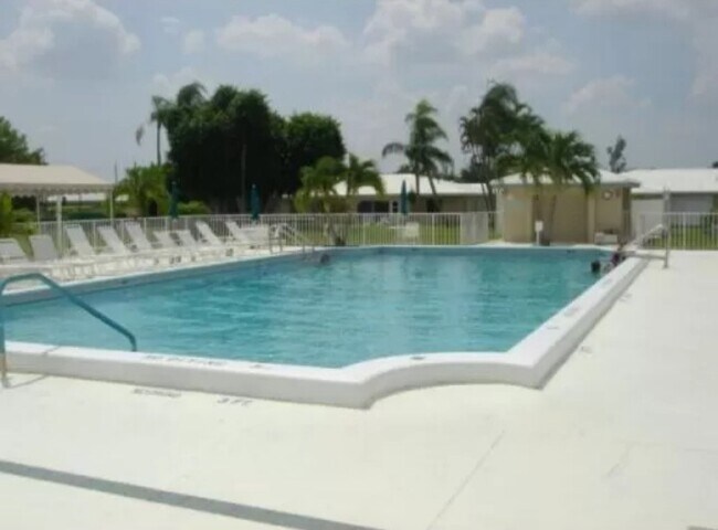 Foto del edificio - 8732 Bella Vista Dr