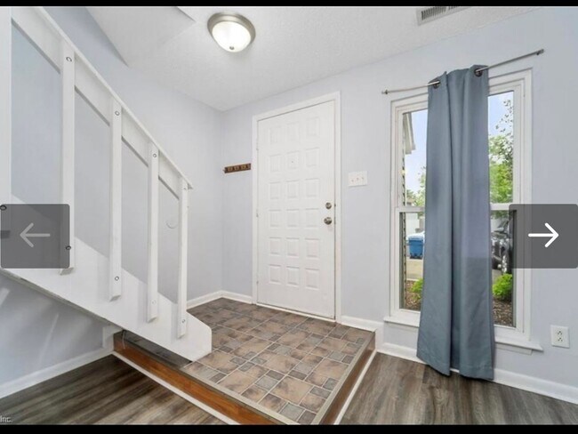 Building Photo - 2 Bedroom Townhome in Virginia Beach