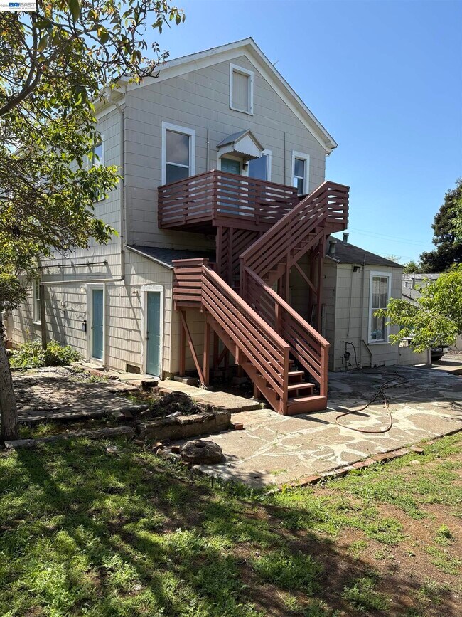 Building Photo - 542 Grant St