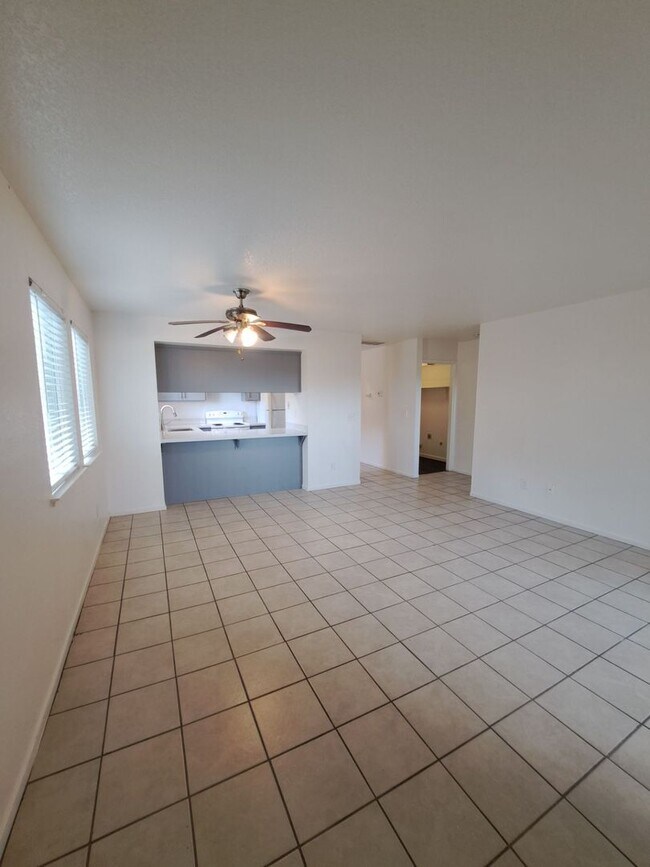 Foto del edificio - 3302 W Shields Ave