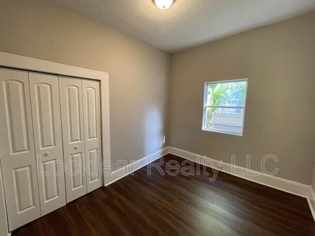 Foto del edificio - 2120 N Davis St
