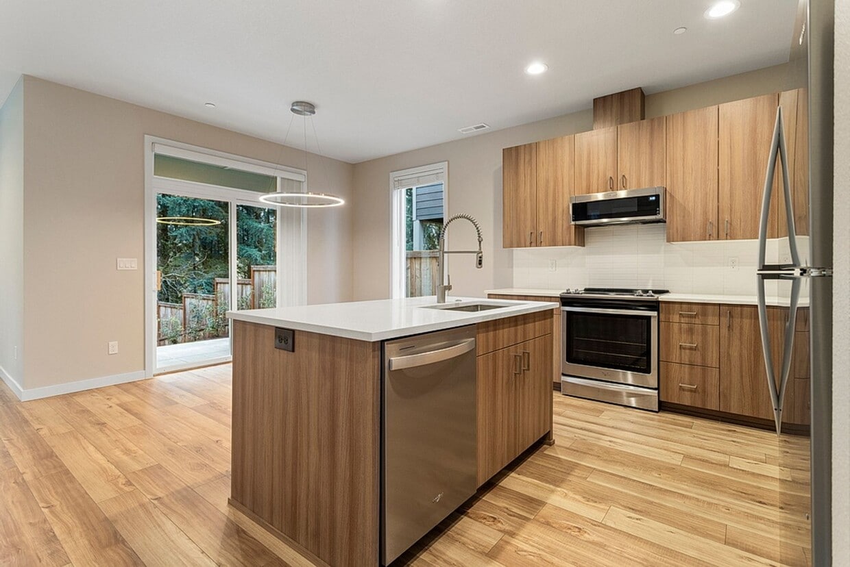 Like New! Upgraded finishes Throughout! ... - Like New!  Upgraded finishes Throughout!  ...