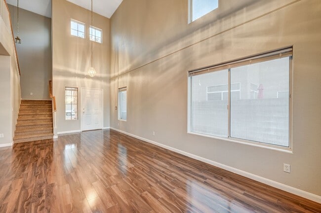 Building Photo - 2 STORY HOME W/3 BDRMS, 2.5 BATH & A 2 CAR...