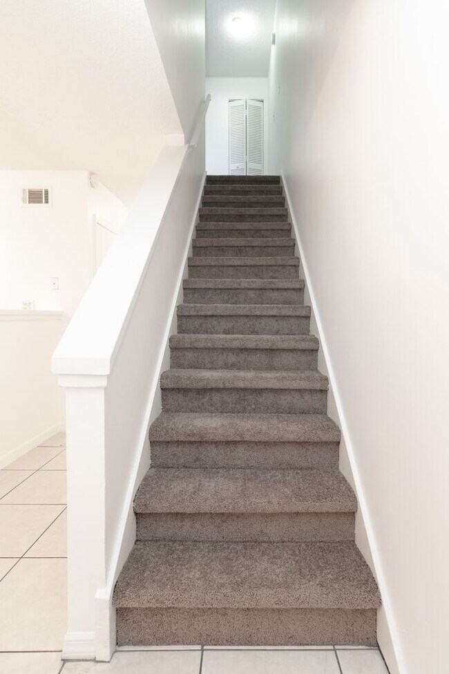 Foto del edificio - Lovely 2BR/1.5BA Townhome for rent Near La...
