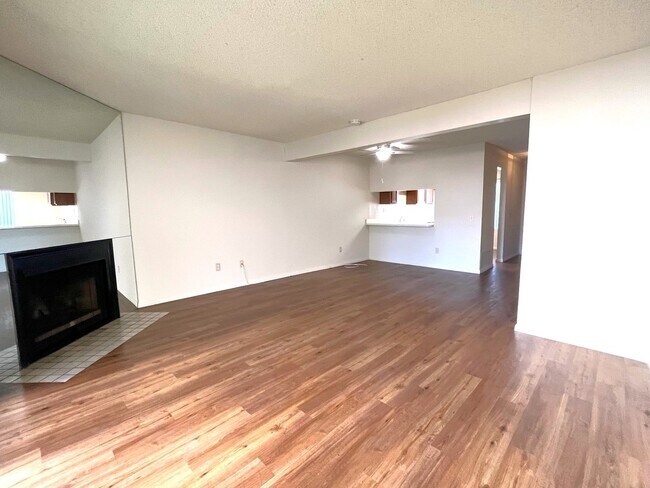 Foto del edificio - 9302 Woodruff Way