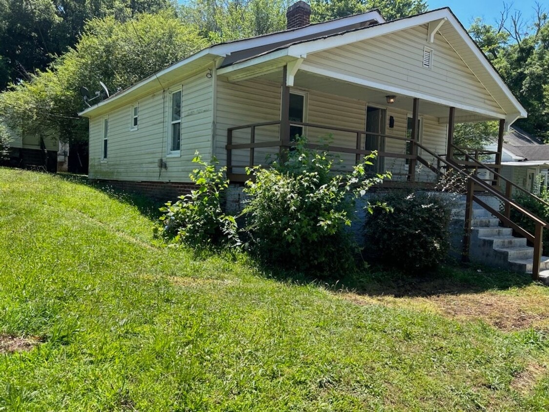 921 Gray Ave NE, WinstonSalem, NC 27101 House Rental in Winston