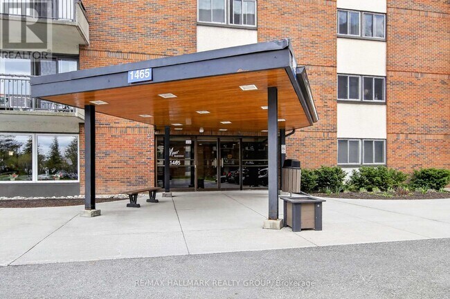 Photo du bâtiment - 1465 Baseline Rd