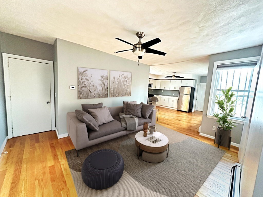 Foto principal - 154 Webster St