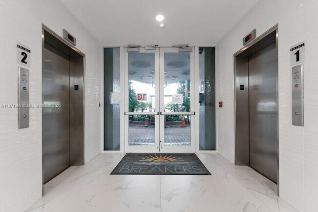 Foto del edificio - 710 N Ocean Blvd