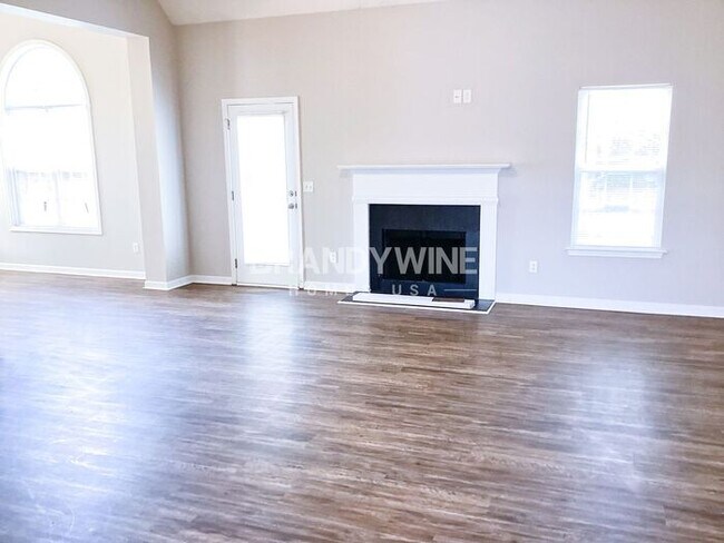 Building Photo - Charming 3BR with Car Garage! Apply today!