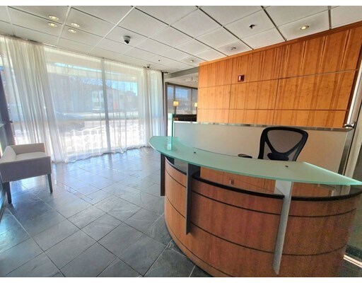 Foto principal - 169 Monsignor Obrien Hwy