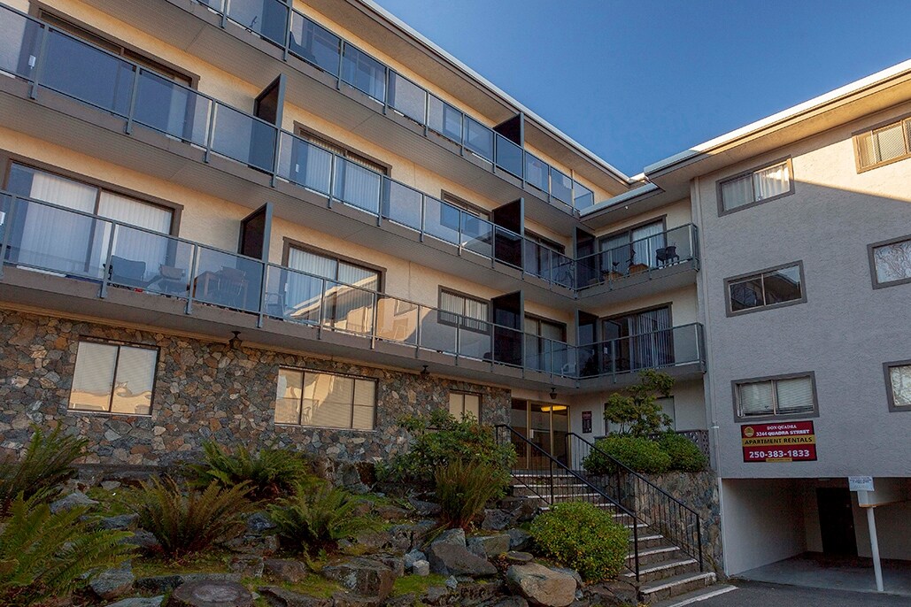 Don Quadra Apartments Apartments 3244 Quadra Victoria, BC
