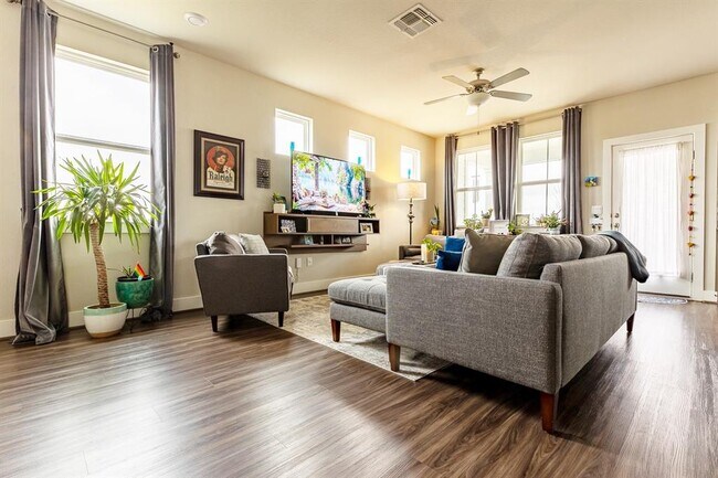 Foto del edificio - 7401 Grand Linden Wy