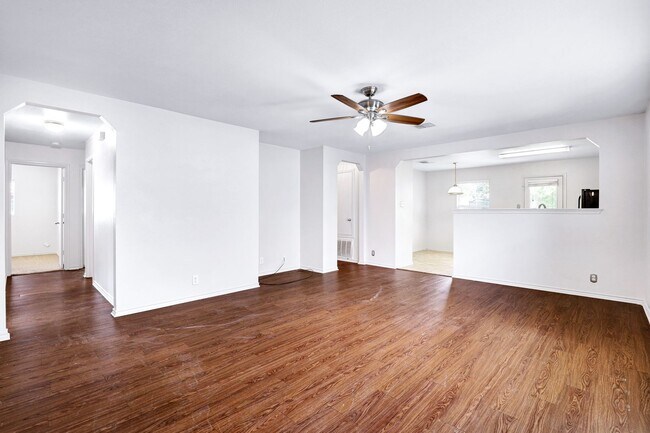 Foto del edificio - Spacious 4 Bed, 2 Bath Home with Open Conc...