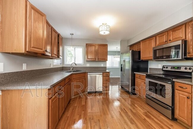 Building Photo - 8015 Ferncliff Dr