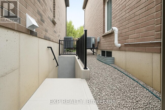 Photo du bâtiment - 526 Woodbine Ave