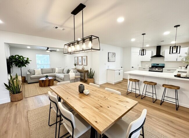 Building Photo - 3726 Heatherbrook Dr