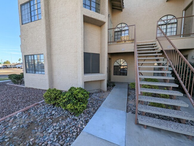 Building Photo - 930 N Mesa Dr
