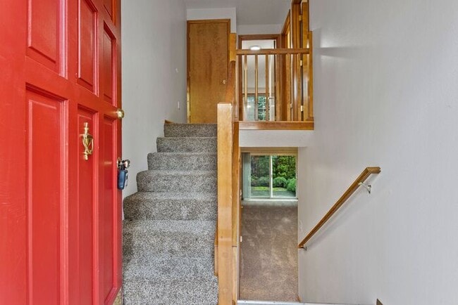 Building Photo - this is a must see large 2 bed 1.5bath tow...