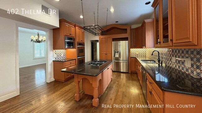 Building Photo - 402 Thelma Dr