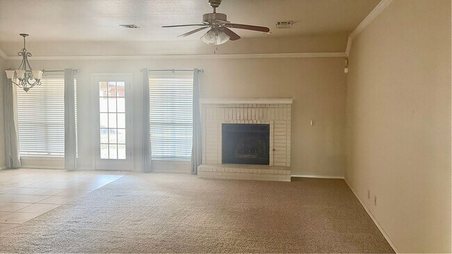 Foto del edificio - Beautiful 4 bedroom ranch style home in wonderful location off 101st between Memorial and Mingo