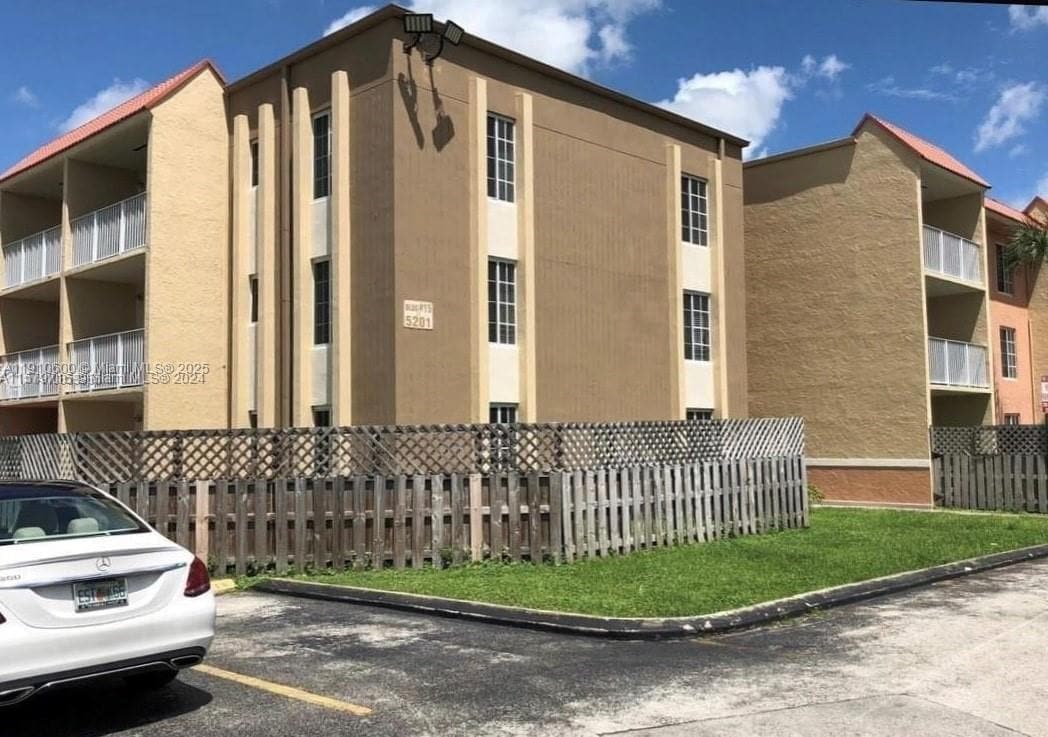 Primary Photo - 5112 NW 79th Ave