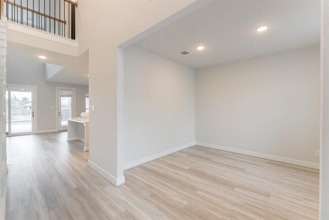 Foto del edificio - 146 Renodes Garden Ln