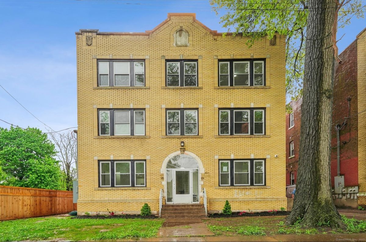 Primary Photo - 210 Magnolia St