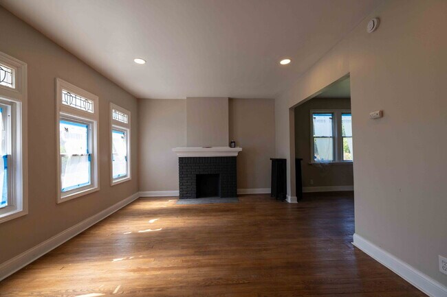 Foto del edificio - Stylish, Updated & Ready to Call Home