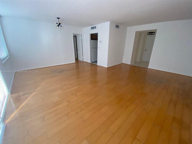 Foto del edificio - 1080 94th St