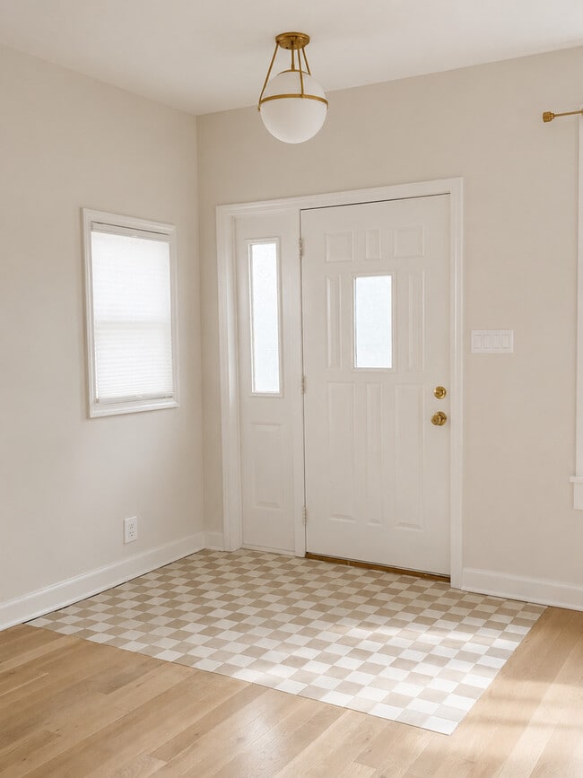 Building Photo - 3914 N Mozart St