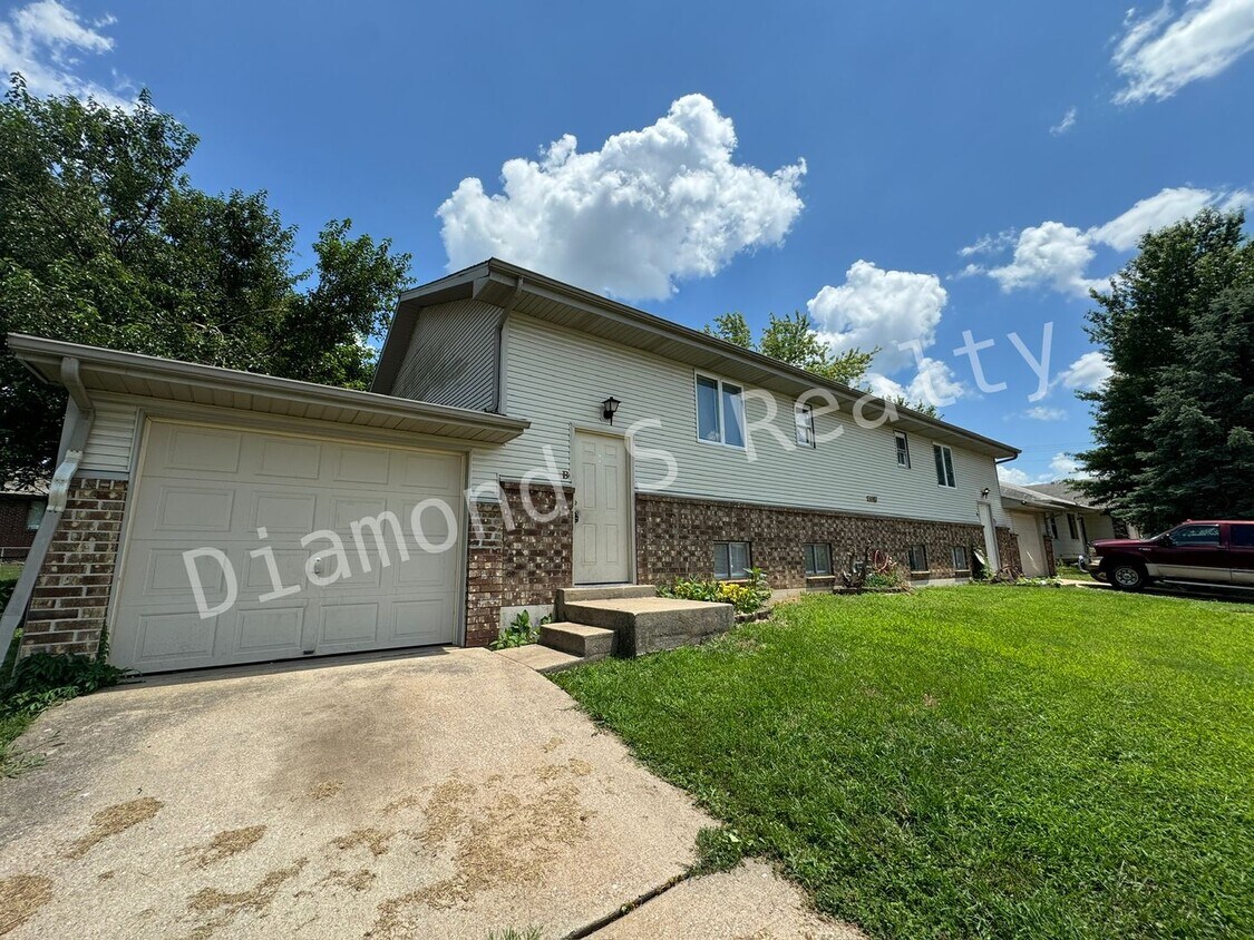 Primary Photo - 1204 Flora St