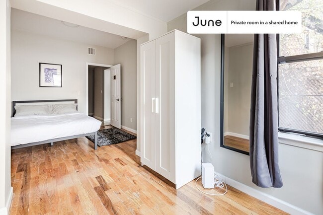 Building Photo - Room in Shared 3 bed/2 bath home